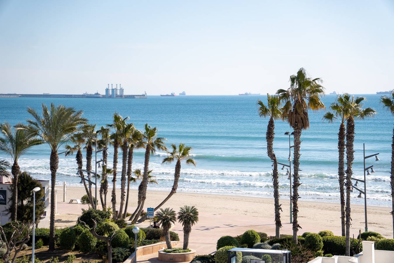 Entire apartment, La Pineda | 1 Línea Mar | Piscina | Terraza | Wifi in La Pineda, Platja de la Pineda