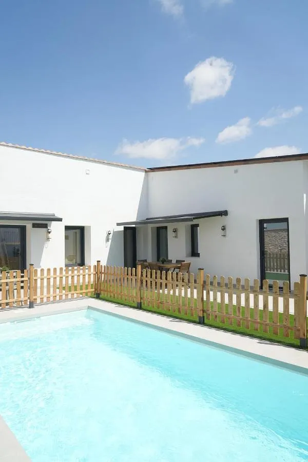 Ferienwohnung für 4 Personen, mit Ausblick und Garten sowie Pool - 1