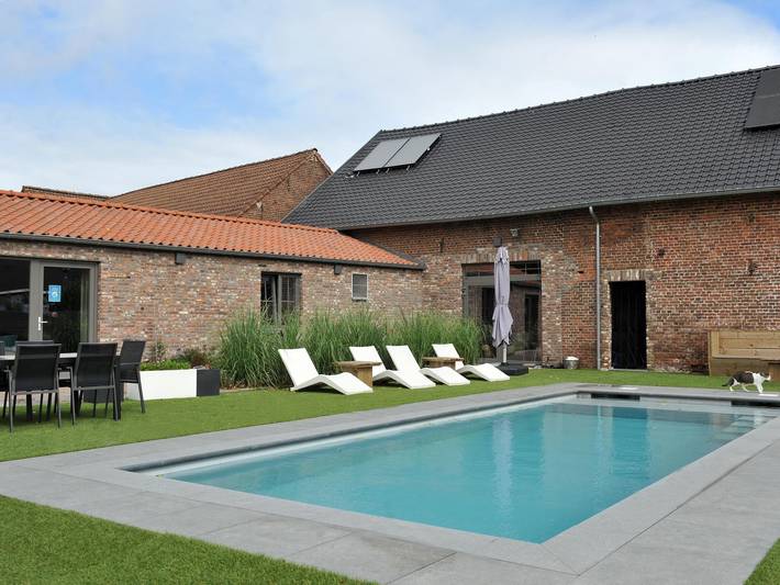 Gîte pour 2 personnes, avec Terrasse ainsi que Jardin et Piscine en Belgique