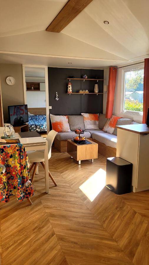 Appartement de vacances pour 8 personnes, avec piscine et jacuzzi ainsi que jardin et bassin pour enfant