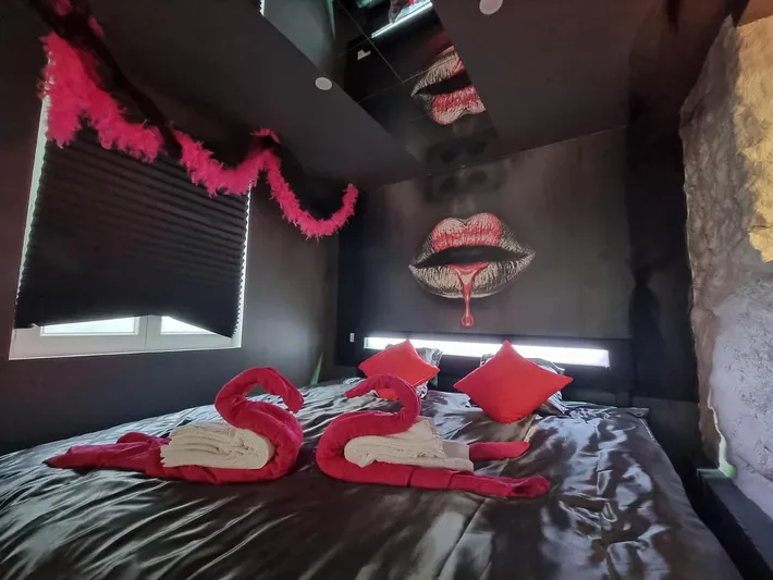 Apartamento de vacaciones para 2 personas, con jacuzzi y jardín además de sauna y terraza - 1