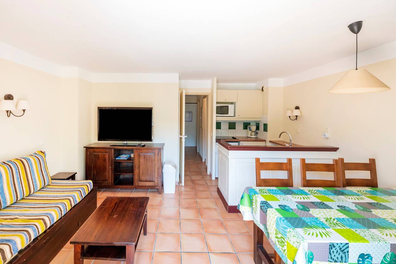 Ganze Wohnung, Ferienwohnung 'Appartement Domaine De Pinsolle' mit privater Terrasse und Balkon in Soustons, Côte d’Argent