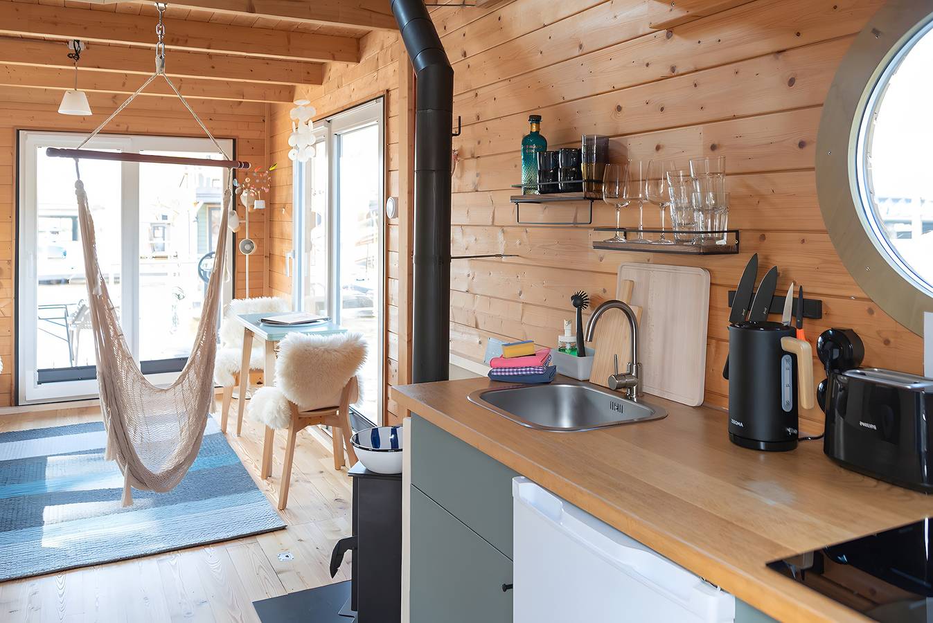 Vakantiehuis 'Besonderes Tiny Hausboot Marianne' met privé terras en Wi-Fi, foto 12