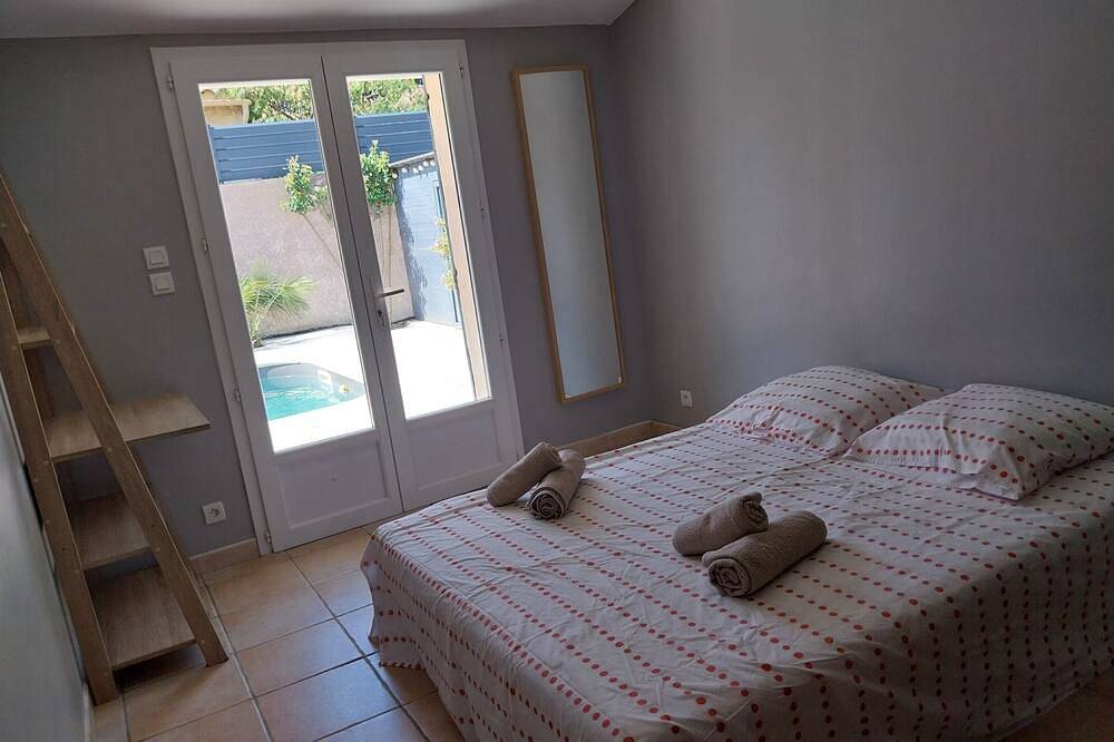 Villa with pool between Alpilles and Luberon in Cabannes, Arles region