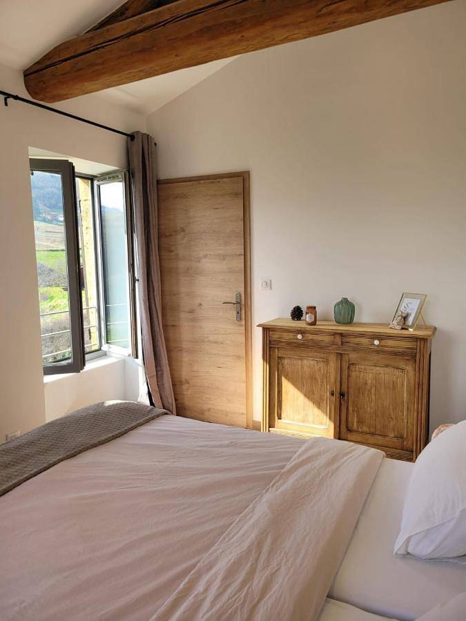 Three-Bedroom House in Ville-sur-Jarnioux, Région de Villefranche-sur-Saône