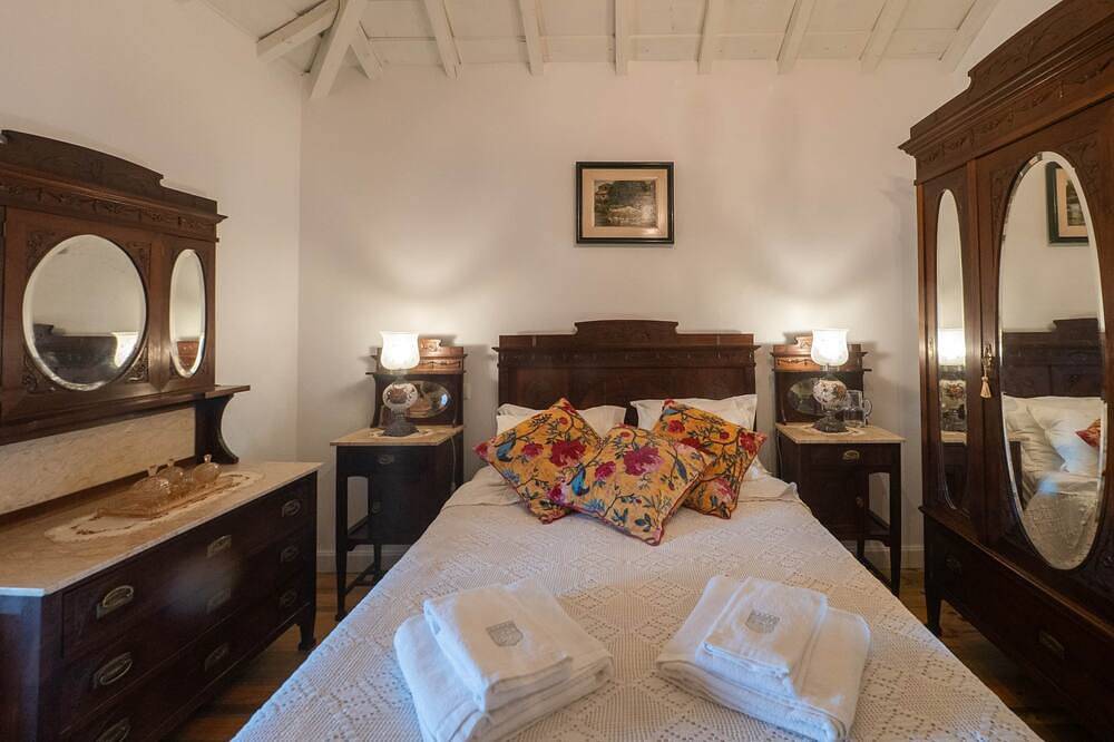 Castelo Gerês | Exquisite Eco-Cottage - jacuzzi in Lindoso, Gerês