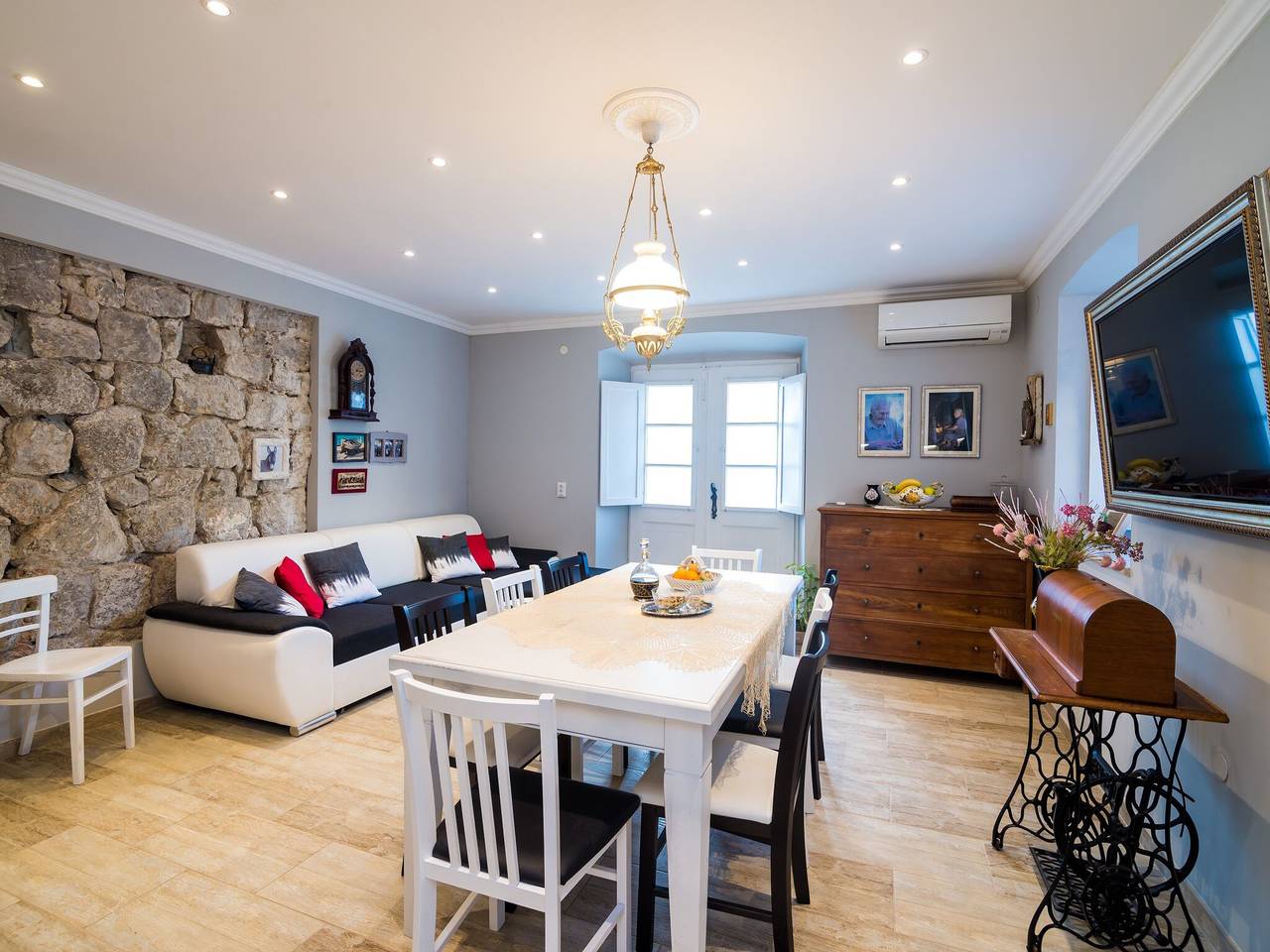 Villa Nives - Three-Bedroom Villa with Terrace and Sea View in Žuljana, Dubrovnik-Neretva