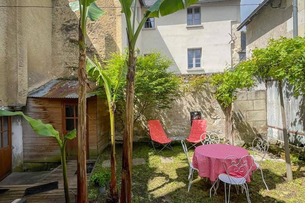 Gîte de caractère au cœur du village in L'Île-Bouchard, Vallée de la Loire
