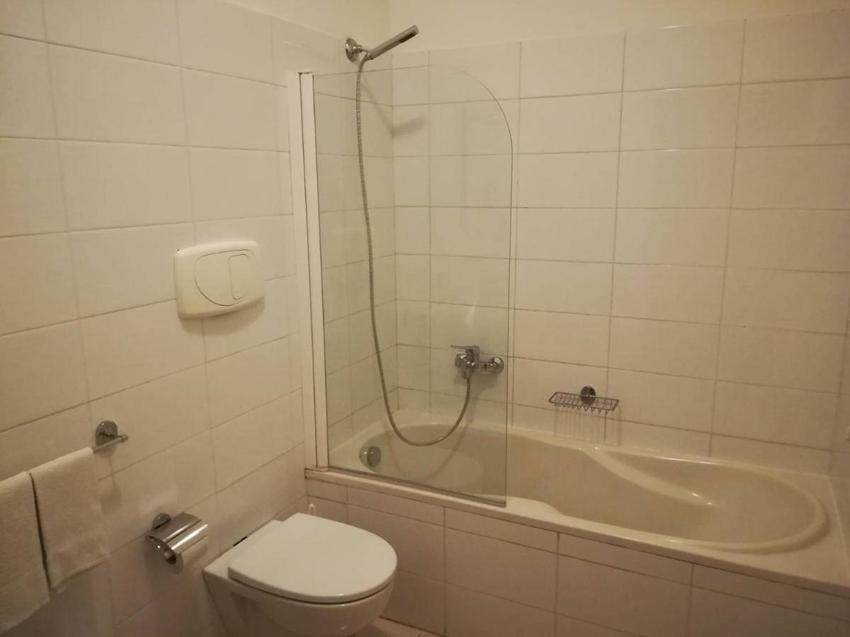 Quadruple Room with Private Bathroom in Motta Sant'Anastasia, Catania e dintorni