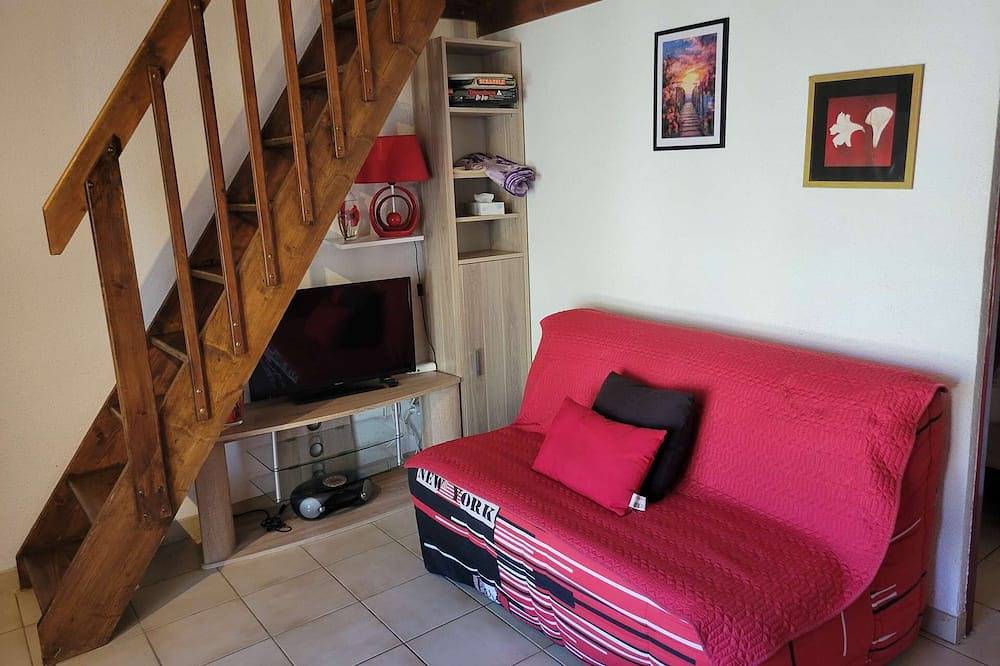 Corner villa for 4 people located in a secured residence with pool, at only 400m from the beach... in Portiragnes Plage, Portiragnes