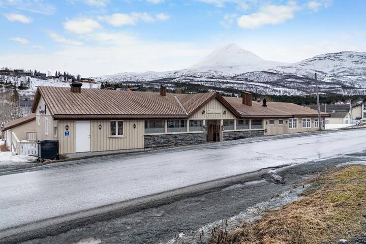 Gîte pour 3 personnes, avec Terrasse et Jardin ainsi que Vue sur le lac et Vue dans Lyngseidet