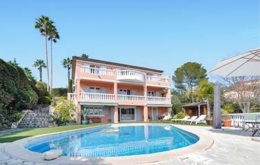 Location de vacances pour 12 personnes, avec piscine et terrasse, adapté aux familles à Mougins