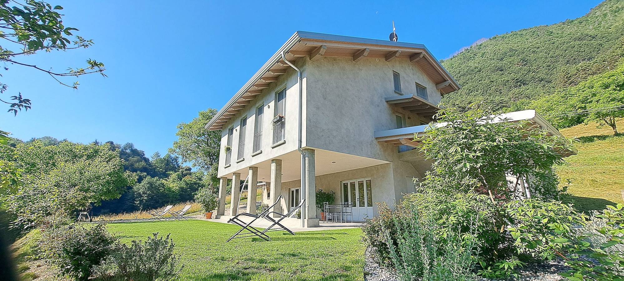 Casa vacanze 'Appartamento Indaco' con vista sulle montagne, terrazza privata e Wi-Fi in Tremosine, Prealpi Gardesane