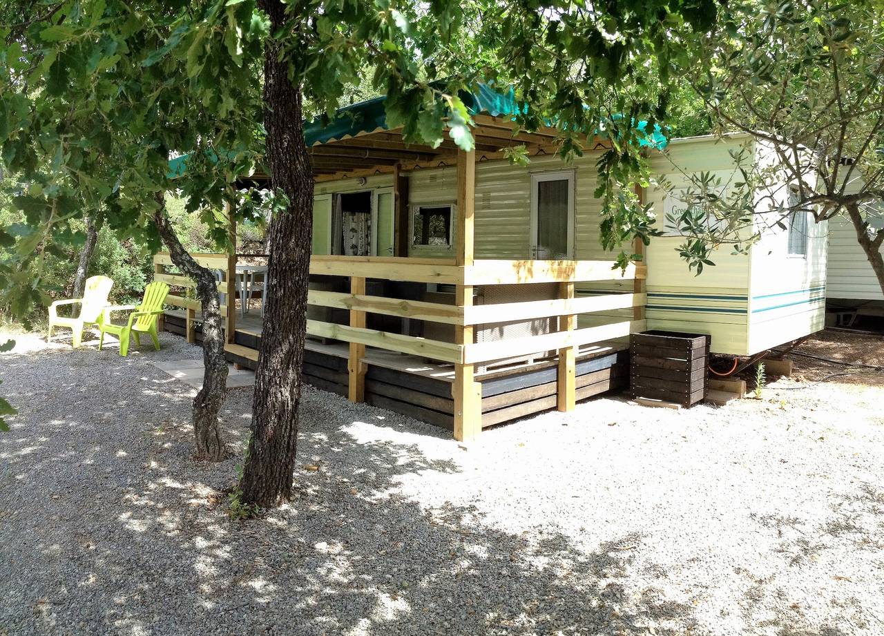 Mobil-home vue montagne à Roquebrune-sur-Argens, France in Roquebrune-sur-Argens, Côte méditerranéenne (France)