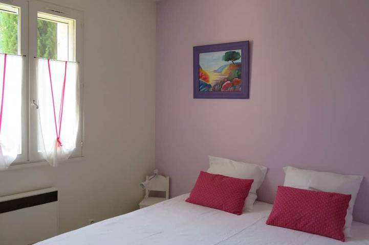 Gîte pour 4 personnes, avec terrasse et jardin à Nans-les-Pins - 2