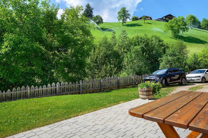 Entire apartment, Apartment 'Schlern' with Mountain View, Private Terrace and Wi-Fi in Ums, Völs am Schlern
