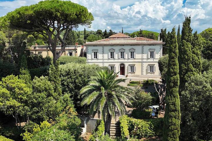 Villa per 12 persone, con piscina e giardino nonché balcone in Rosignano Solvay
