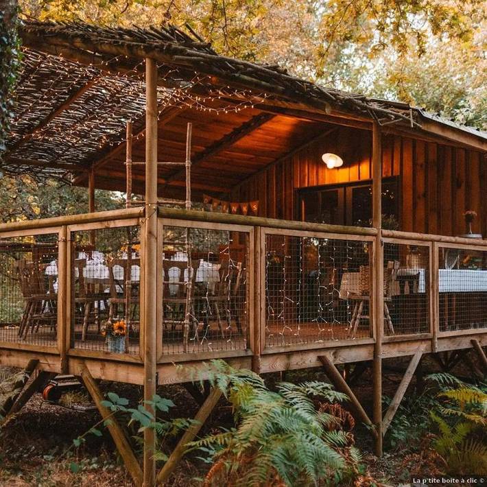 Location de vacances pour 7 personnes, avec jardin ainsi que piscine et vue, animaux acceptés à Saint-Pierre-des-Échaubrognes