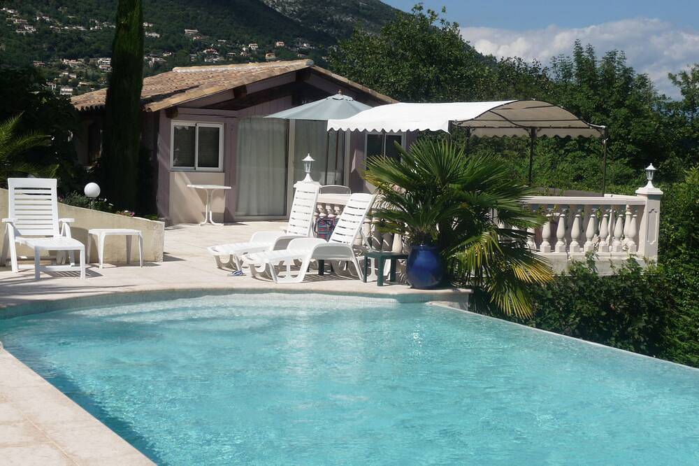 Appartement entier, Superbe studio indépendant avec terrasse et piscine in La Gaude, Côte méditerranéenne (France)