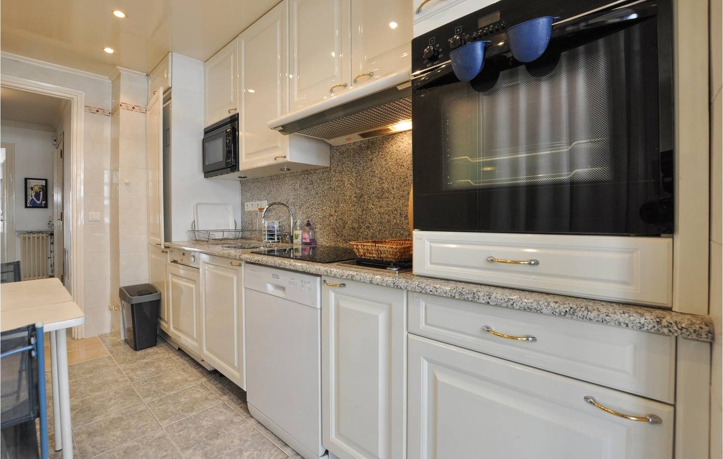 Appartement de vacances entier, Cool Terrace Retreat : 1,5 km de Handi plage in Cannes, Région de Cannes