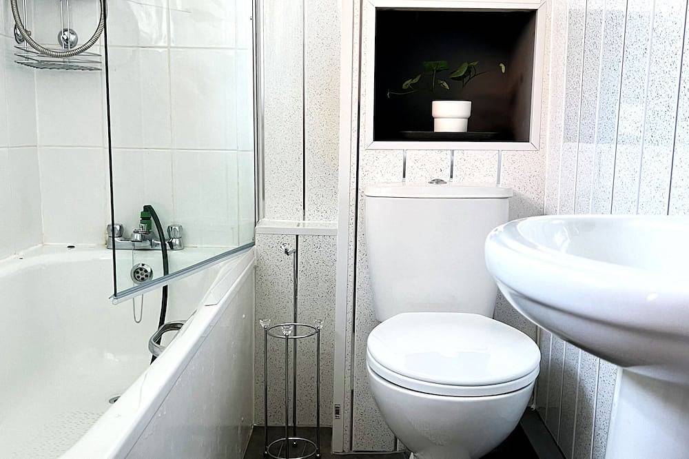 Entire apartment, Large Serviced Apartment - Taunton in Taunton, Somerset
