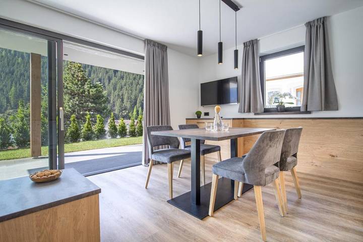 Hütte für 4 Personen, mit Garten und Balkon in Wolkenstein