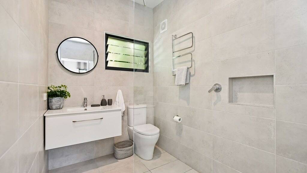 Holiday Home for 10 People in Blueys Beach, New South Wales