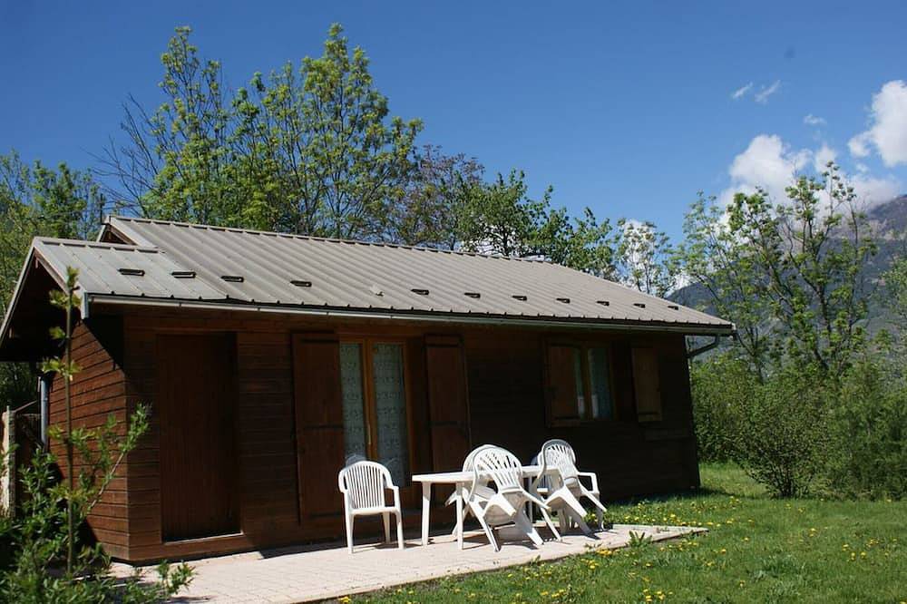 Cozy chalet with terrace for 6 people in Guillestre, Écrins National Park
