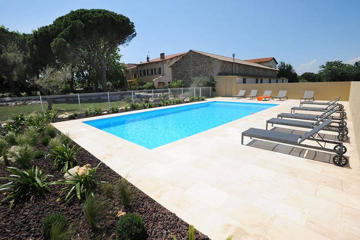 Gîte pour 2 personnes, avec Terrasse ainsi que Jardin et Piscine