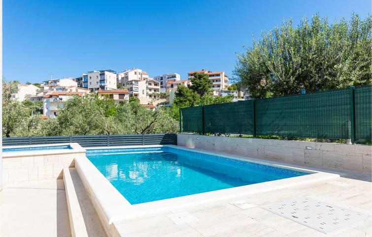 Ferienwohnung für 4 Personen, mit Terrasse und Whirlpool in Podstrana - 4
