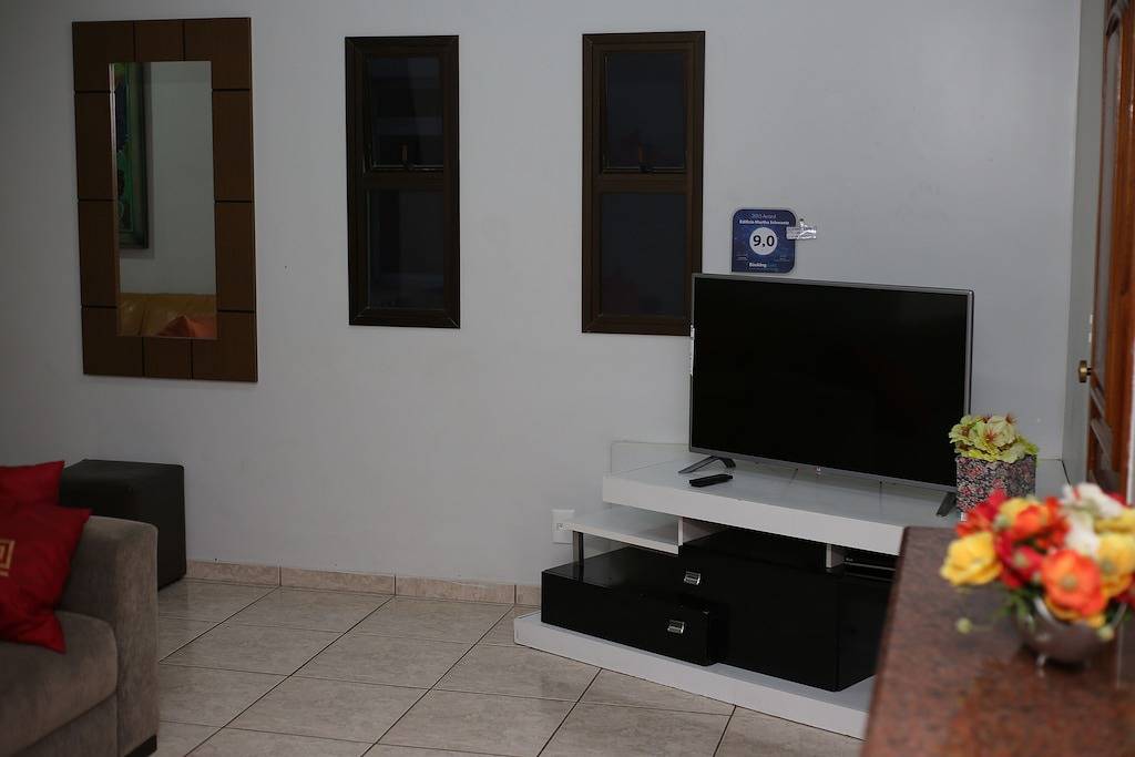 Ganze Wohnung, Martha Schwantz Luxuriöses, luftgekühltes Apartment mit 4 Schlafzimmern und 2 Garagen, 200 m vom Strand entfernt. in Guarapari, Região Metropolitana da Grande Vitória