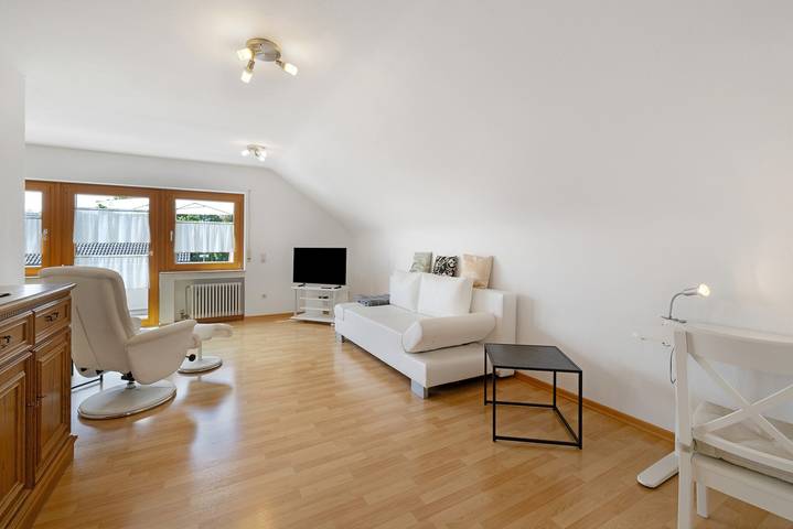 Hel lägenhet, Apartment 'Urlaub In Der Sonnenstadt 72351' with Balcony and Wi-Fi in Geislingen, Neckar-Alb