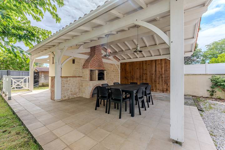 Location de vacances pour 10 personnes, avec terrasse ainsi que piscine et jardin dans Cazaux - 3