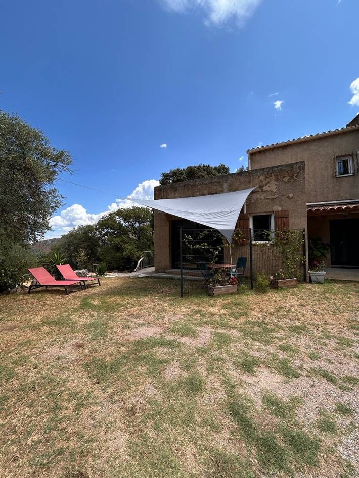 Gîte pour 4 personnes, avec jardin ainsi que vue sur le lac et terrasse