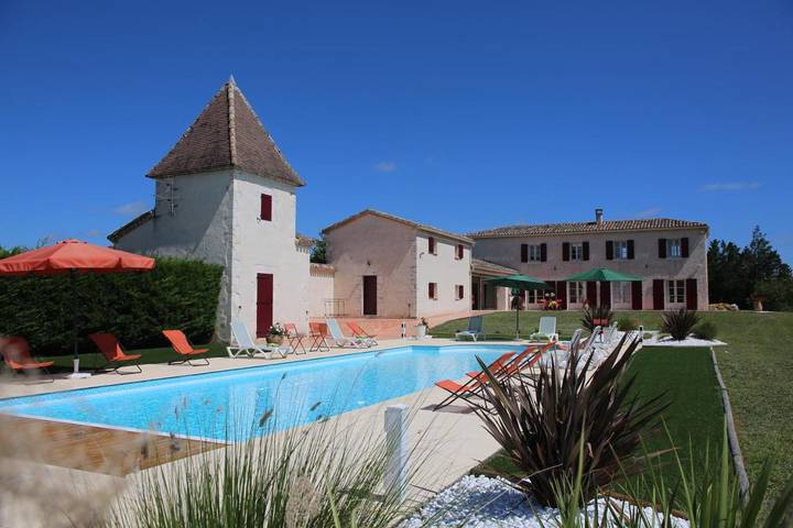 Location de vacances pour 16 personnes, avec bassin pour enfant ainsi que piscine et jardin, adapté aux familles à Roquecor - 2