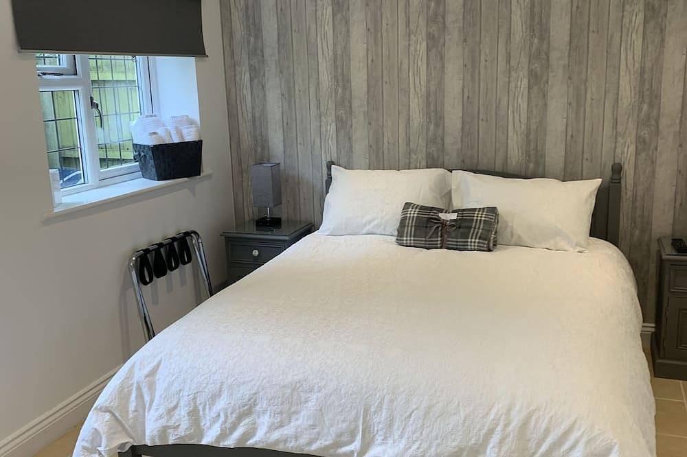 Lodge With Private Garden In Country Village - Pets Welcome in Hyde (Hampshire), Hampshire