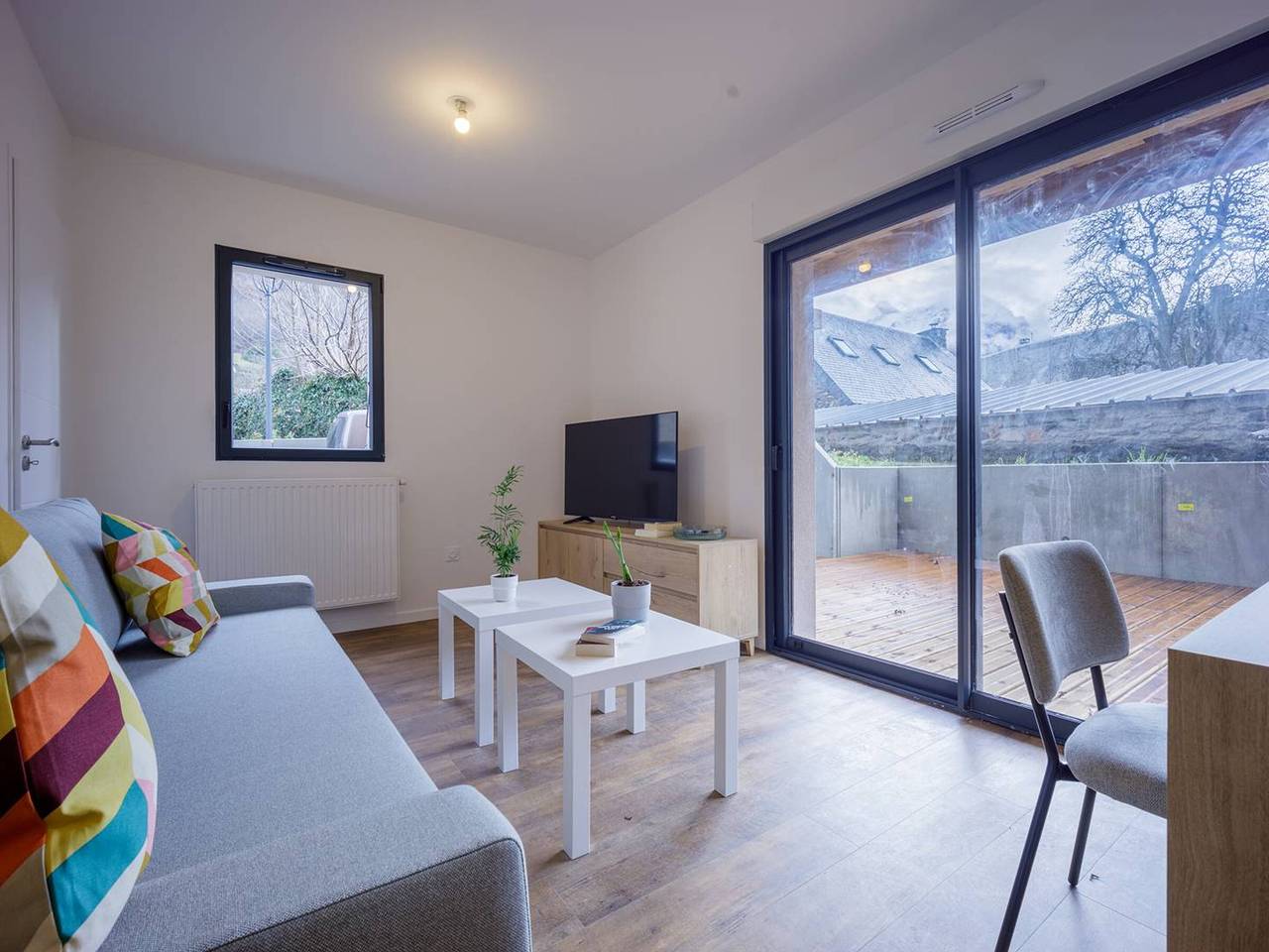 Entire apartment, Charming New Apartment in Loudenvielle, Sleeps 6, Near Skiing, Balnéa, and Lake in Loudenvielle, French Pyrenees
