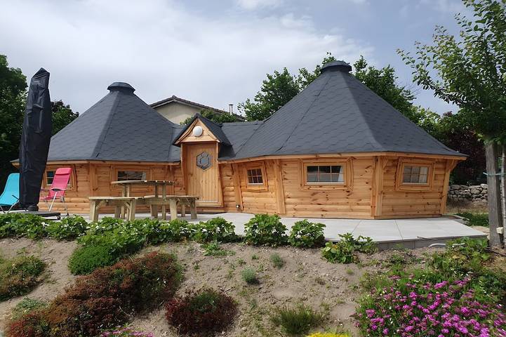 Location de vacances pour 5 personnes, avec jardin dans Sainte-Sigolène