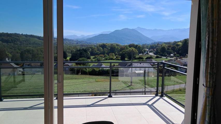 Location de vacances pour 5 personnes, avec Balcon et Jacuzzi ainsi que Terrasse et Jardin à Poueyferré