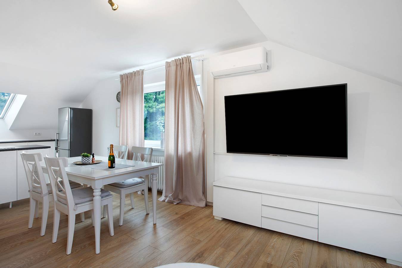 Entire apartment, Apartment 'Dreiländer Apartments Lörrach' with Wi-Fi in Lörrach, Southern Black Forest