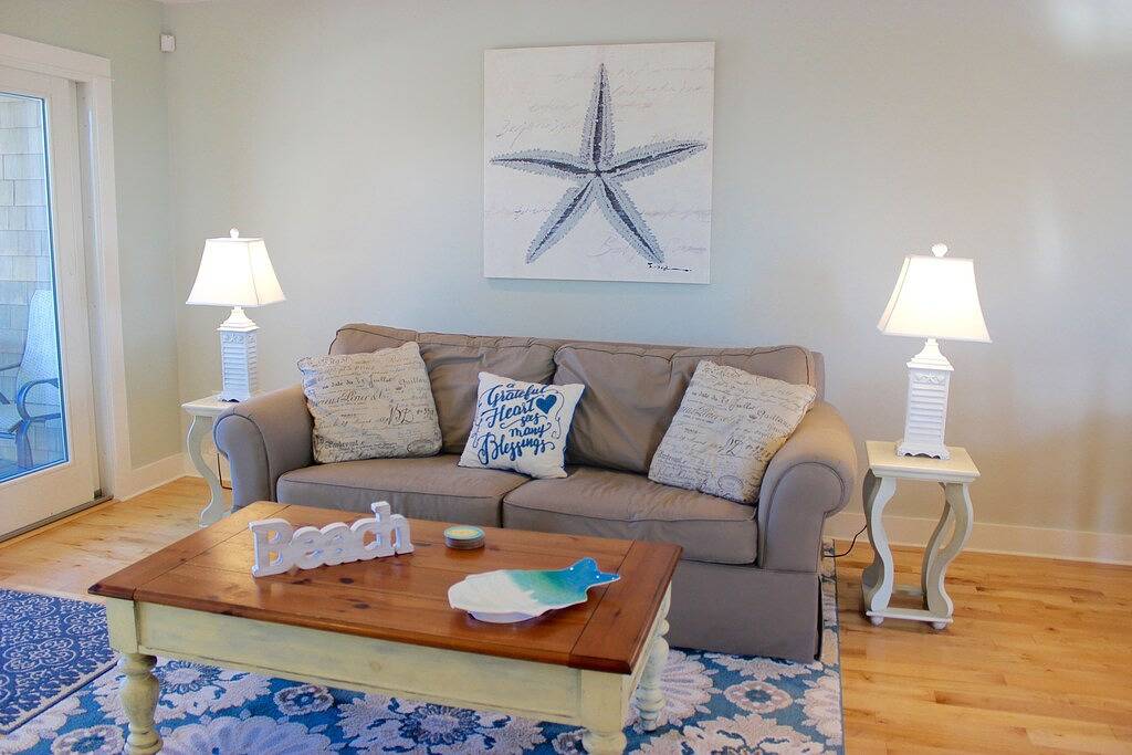 Wasseransichten von jedem Fenster! Spazieren Sie zum Strand von Salty Brine oder Sand Hill Cove! in Narragansett, Washington County (RI)