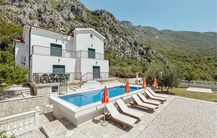 Ferienhaus für 10 Personen, mit Pool und Terrasse sowie Garten, kinderfreundlich in Montenegro - 4