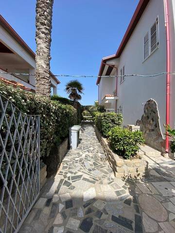 Gîte pour 4 personnes, avec jardin et vue, animaux acceptés à Cariati