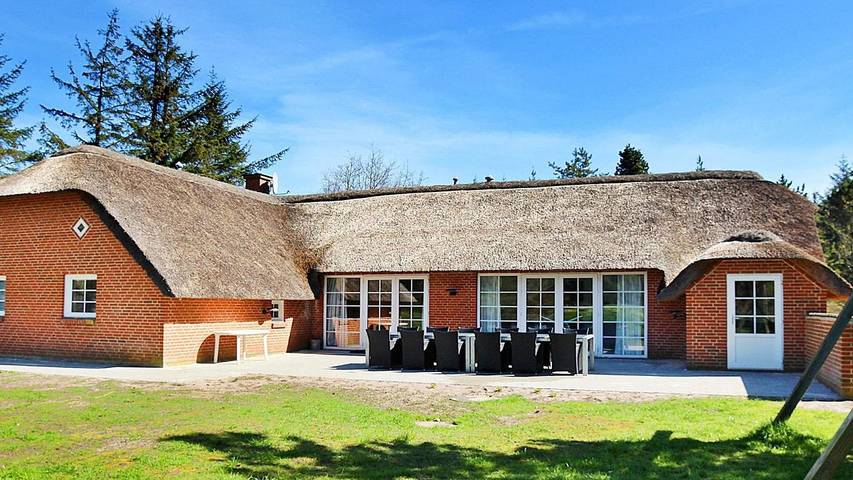 Ferienhaus für 12 Personen, mit Whirlpool und Sauna sowie Terrasse und Pool in Husby (Dänemark)