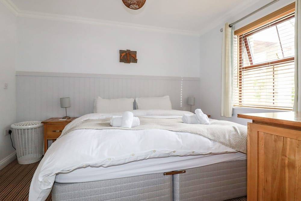 The Dunes, pet friendly, with a garden in Crantock in Crantock, Cornwall