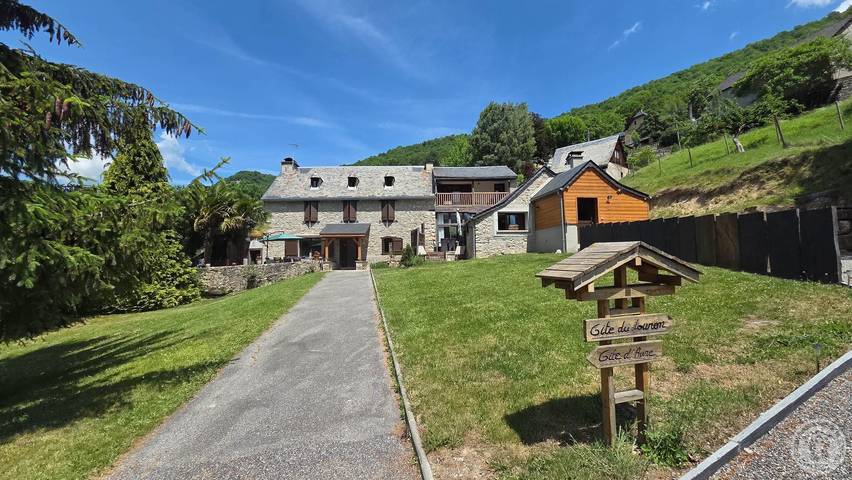 Gîte pour 10 personnes, avec vue ainsi que terrasse et jardin