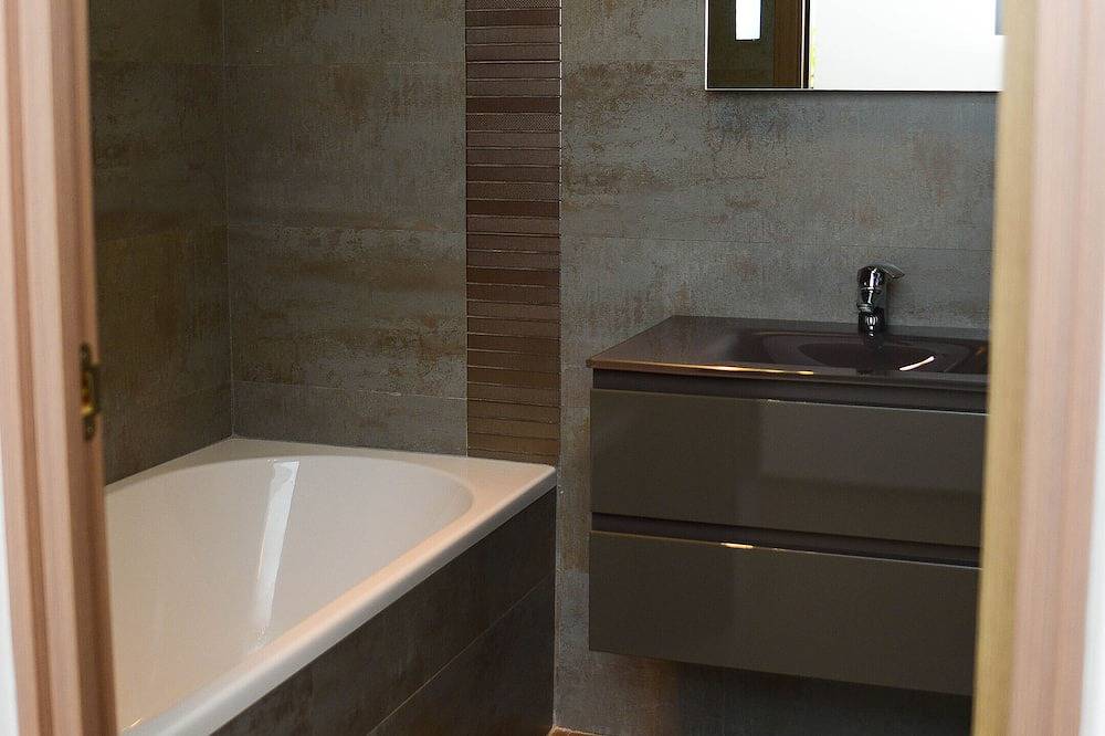 Villa moderne avec piscine chauffée à 5 min en voiture des plages et St Florent in Oletta, Région de Calvi