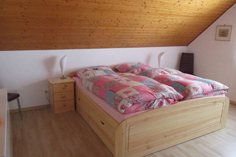 Ganze Wohnung, Ruhige Ferienwohnung am Fuße des Glaubergs, Bonifatiusroute am Vulkanradweg in Düdelsheim, Büdingen