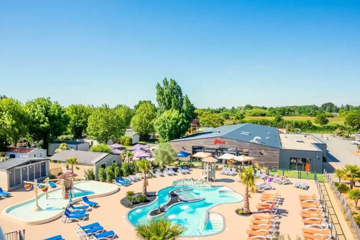 Camping pour 4 personnes, avec bassin pour enfant aux Les Sables-d'Olonne - 2