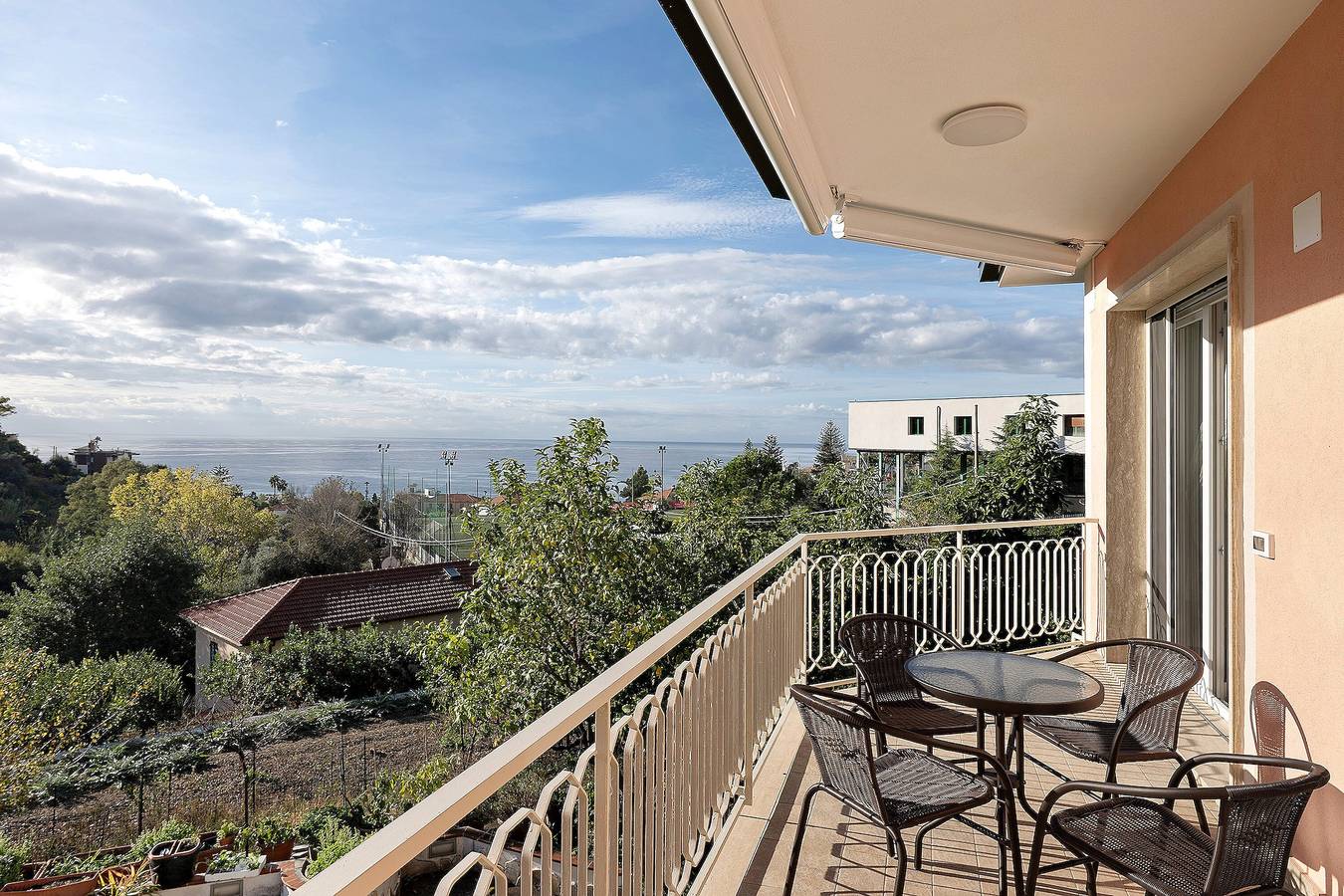 Ferienhaus 'Casa Alizia' mit Meerblick, Wlan und Klimaanlage in Ospedaletti, Ospedaletti Gemeinde